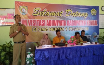 Penilaian Tim Visitasi Adiwiyata di SMA 1 Pegandon
